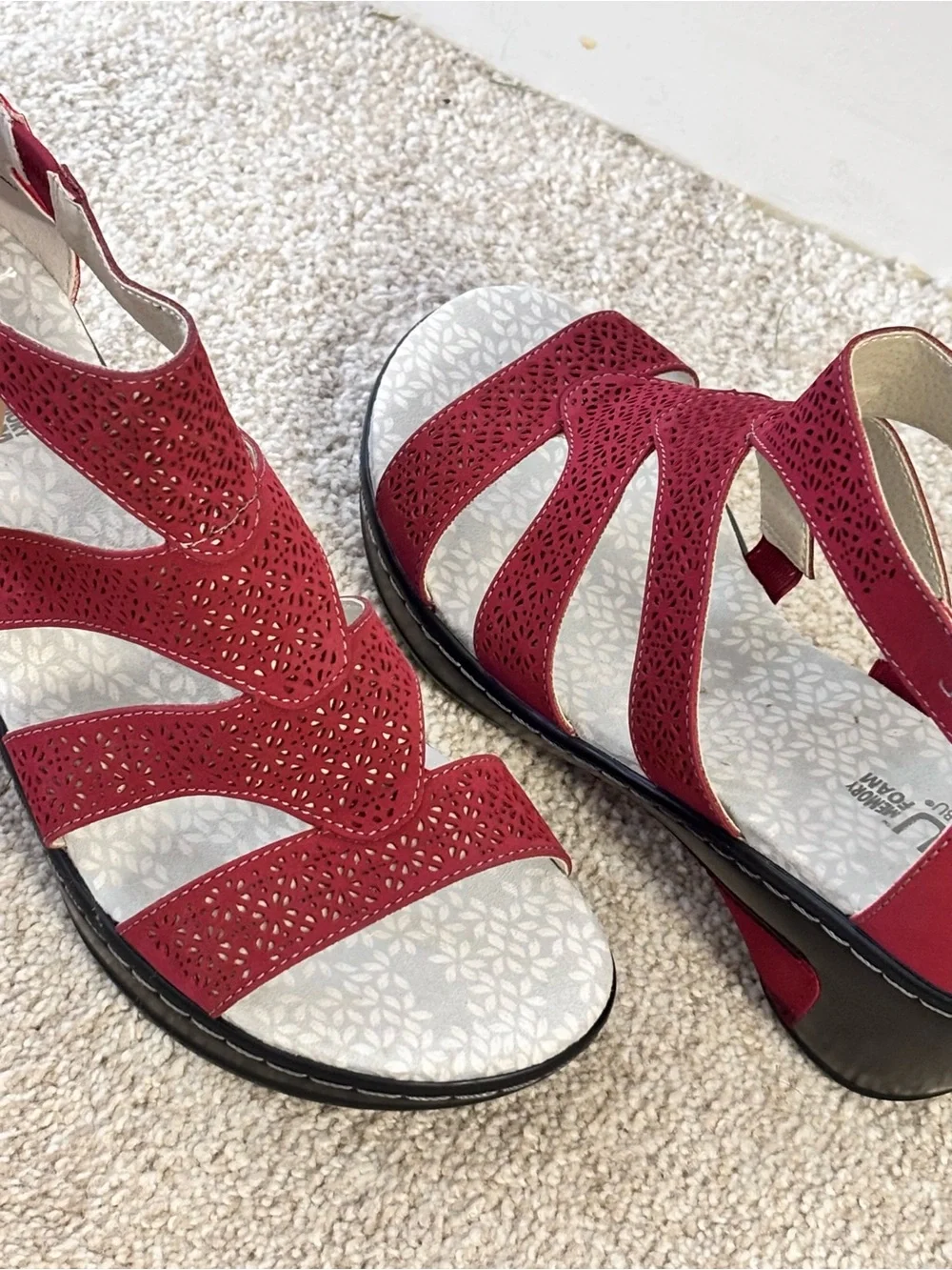 JBU NWT Jambu Bianca Red Wedge Vegan Sandals Size 10M